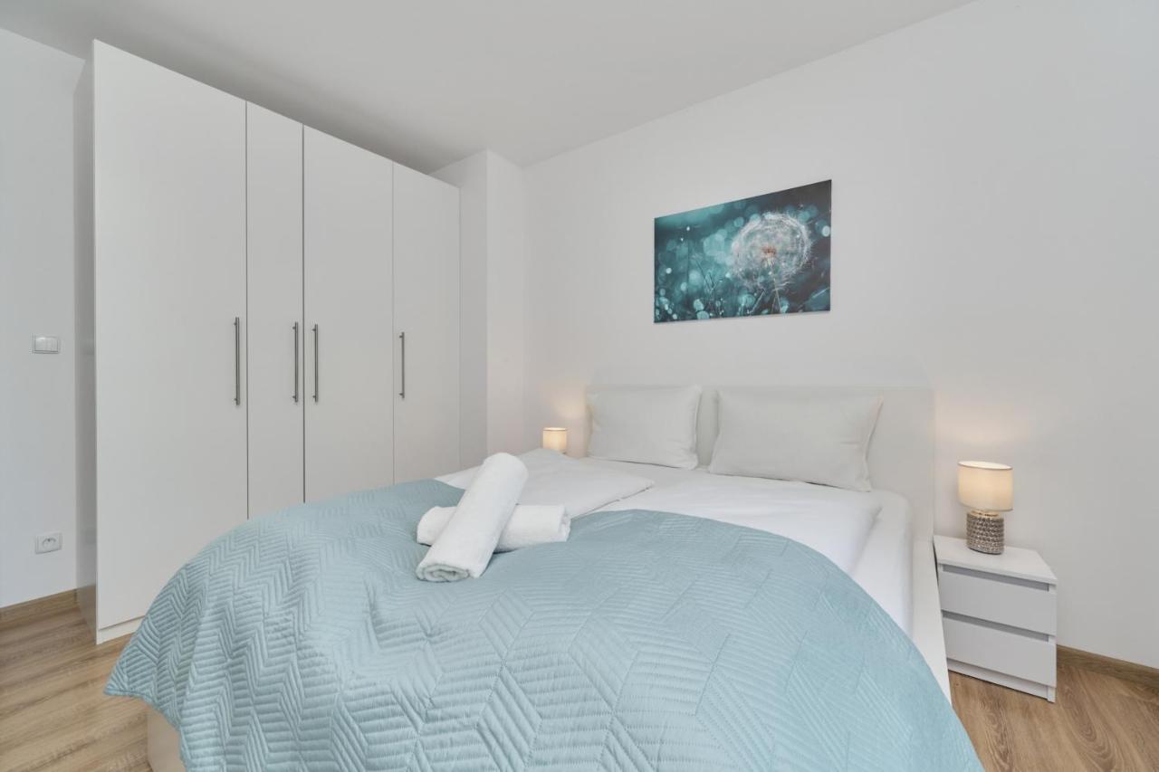 Spacious Apartment With Balcony Near The Slavic Hill Wroclaw By Renters Prestige Exterior photo